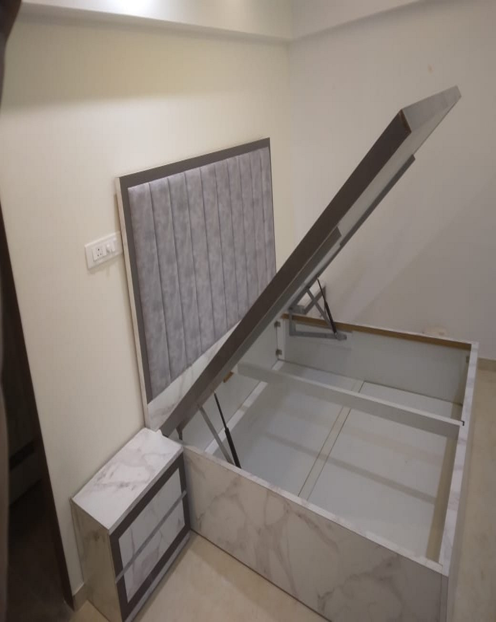 Hydraulic Storage Bed – Jogeshwari West | Oshiclick Furniture